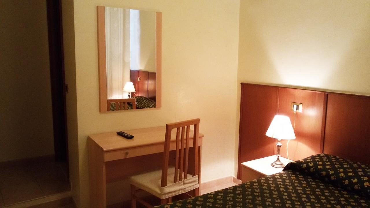 Hotel Rosetta Rzym Zewnętrze zdjęcie